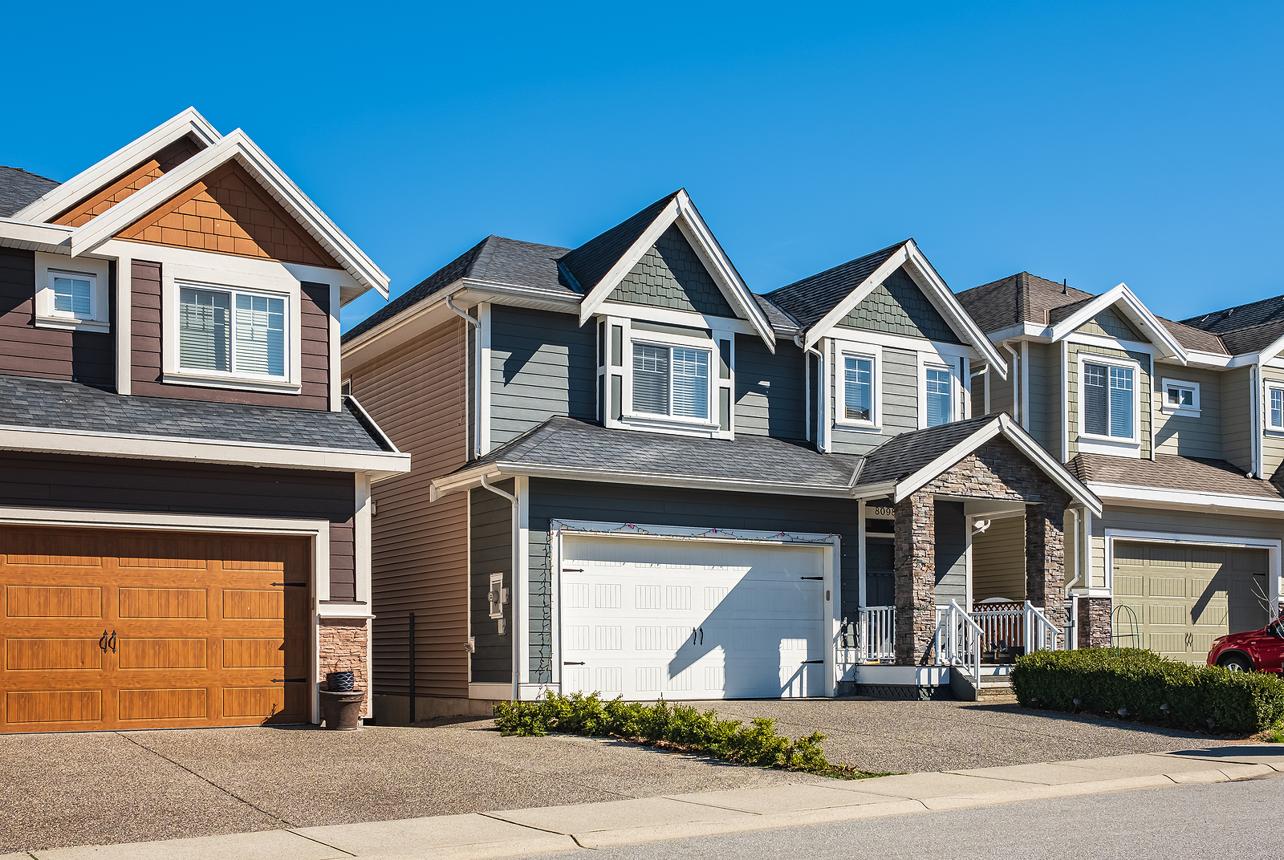 Should You Buy a Home Before You Sell?